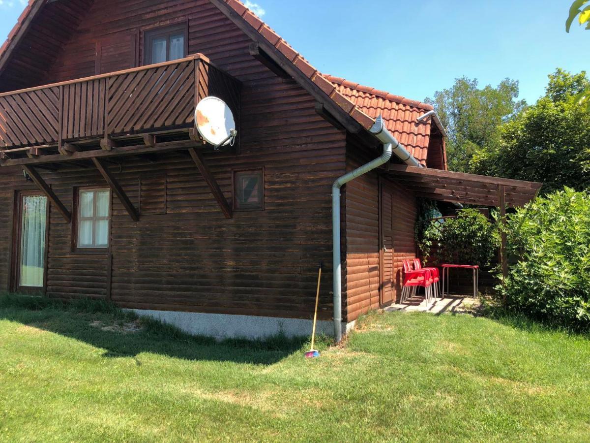 Almos Apartman Balatonfenyves Eksteriør billede